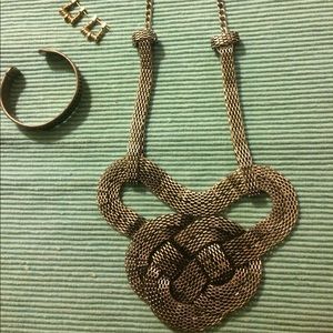 ✨HP 12/17✨Statement Necklace, Earrings &Bracelet